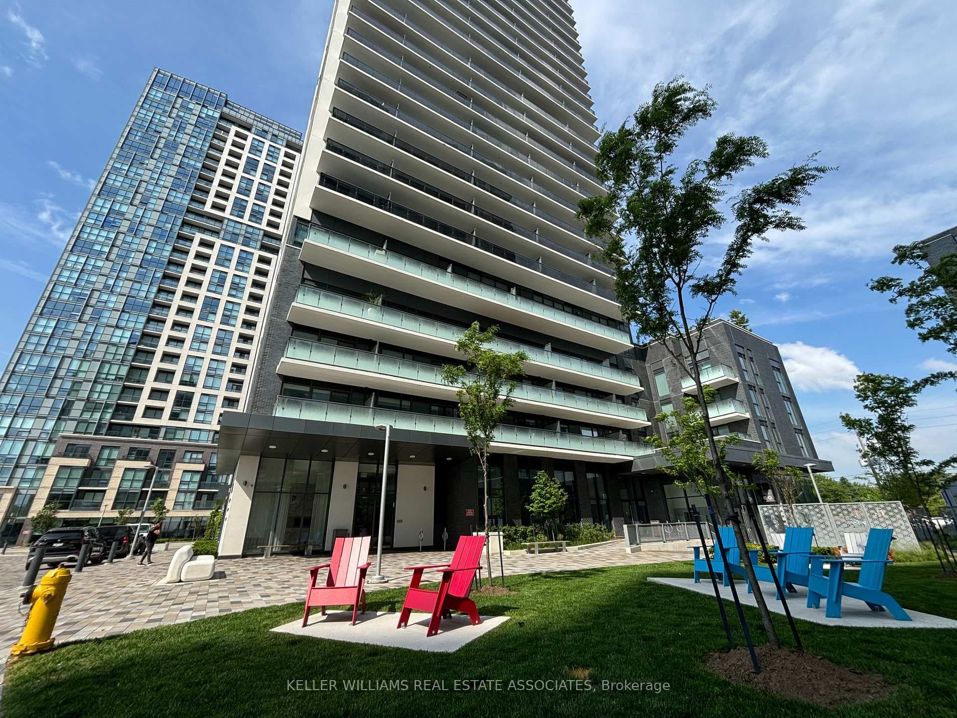30 Samuel Wood Way Unit 812, Toronto W08