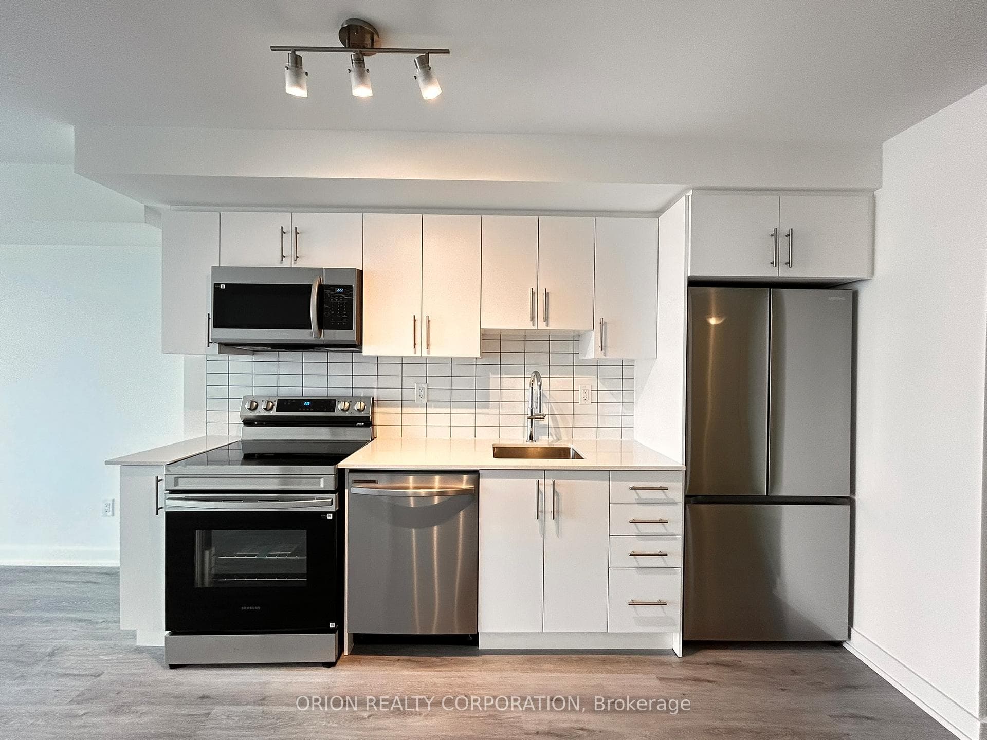 1010 Sandy Beach Road Unit 1006, Pickering, ON L1W 0C7 - Photo 1
