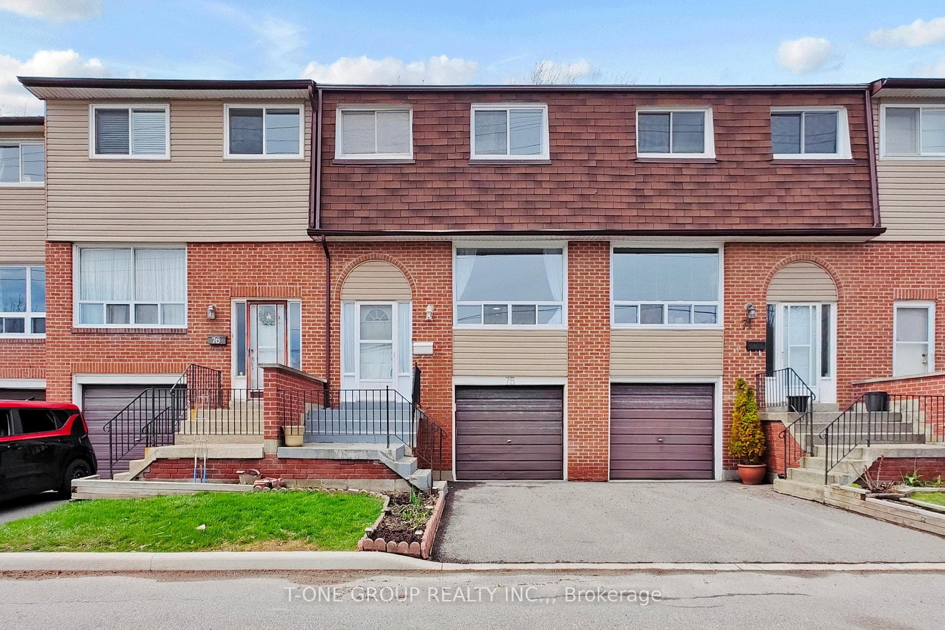 3025 Cedarglen Gate Unit 75, Mississauga, ON L5C 2V7 - Photo 1