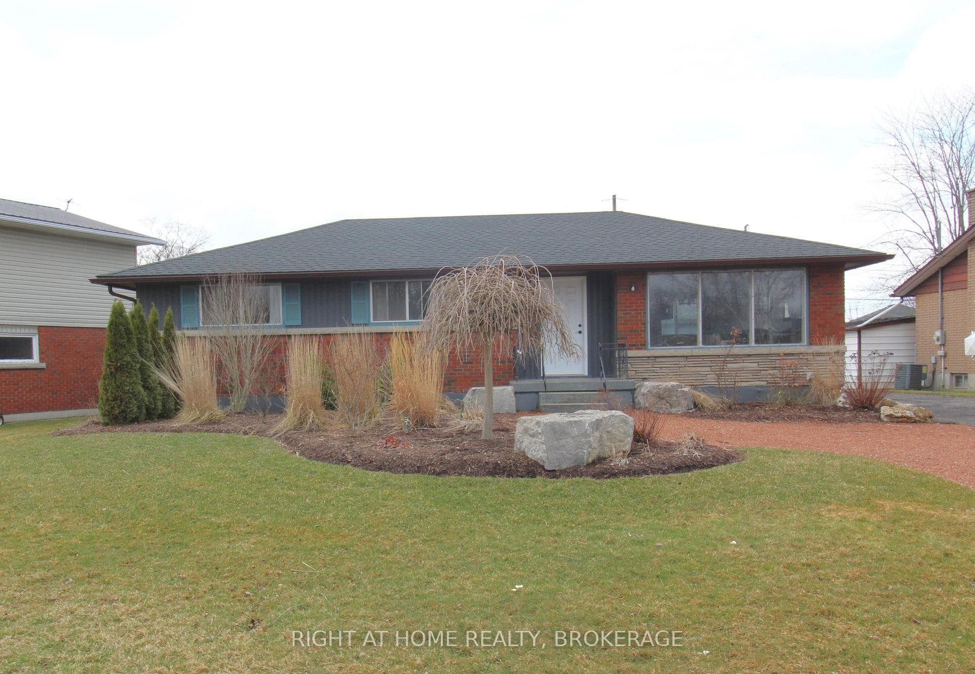 105 Glenwood Parkway, Welland, ON L3B 5M7 - Photo 1
