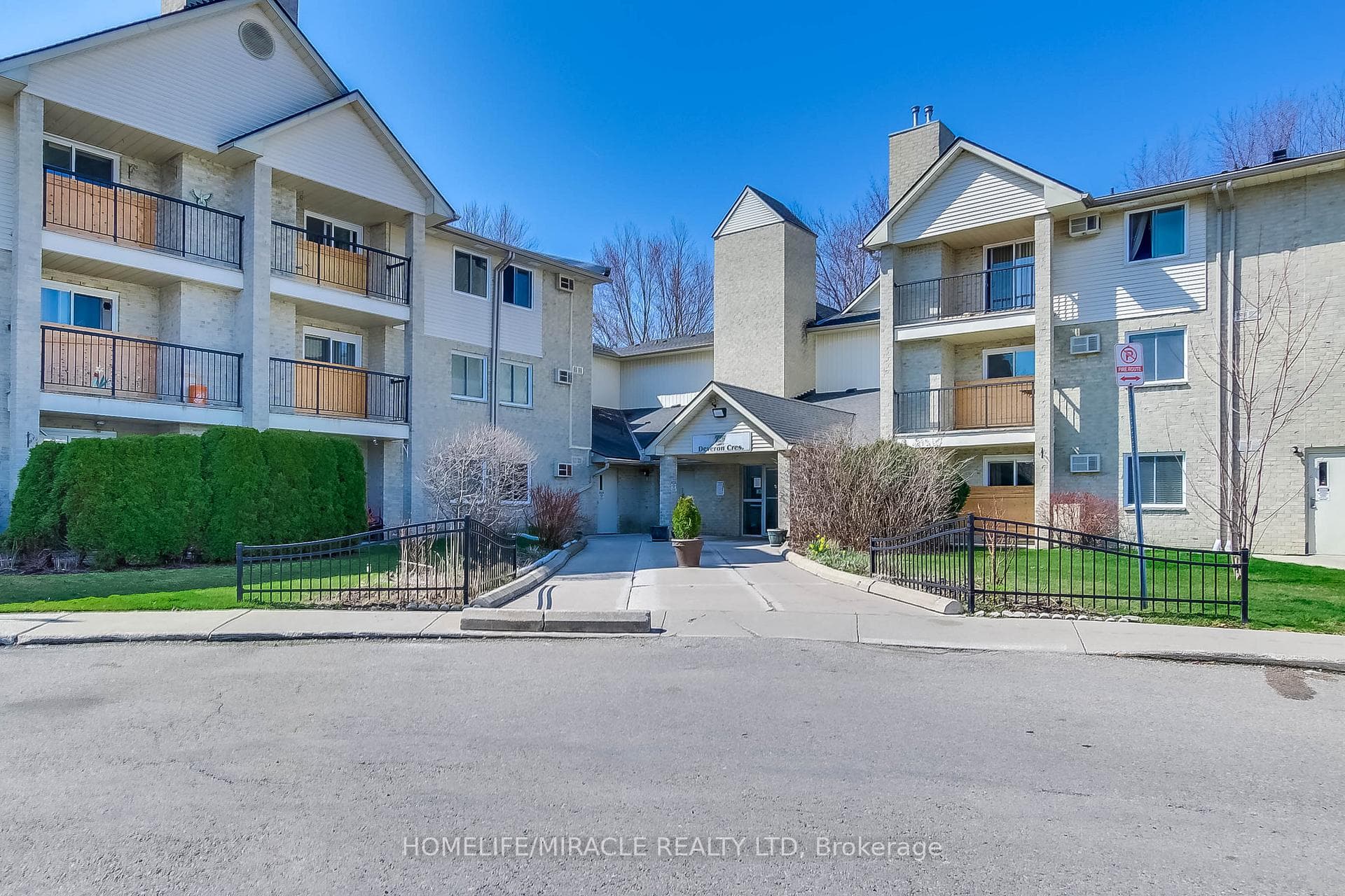 725 Deveron Crescent Unit 108, London South, ON N5Z 4X3 - Photo 1