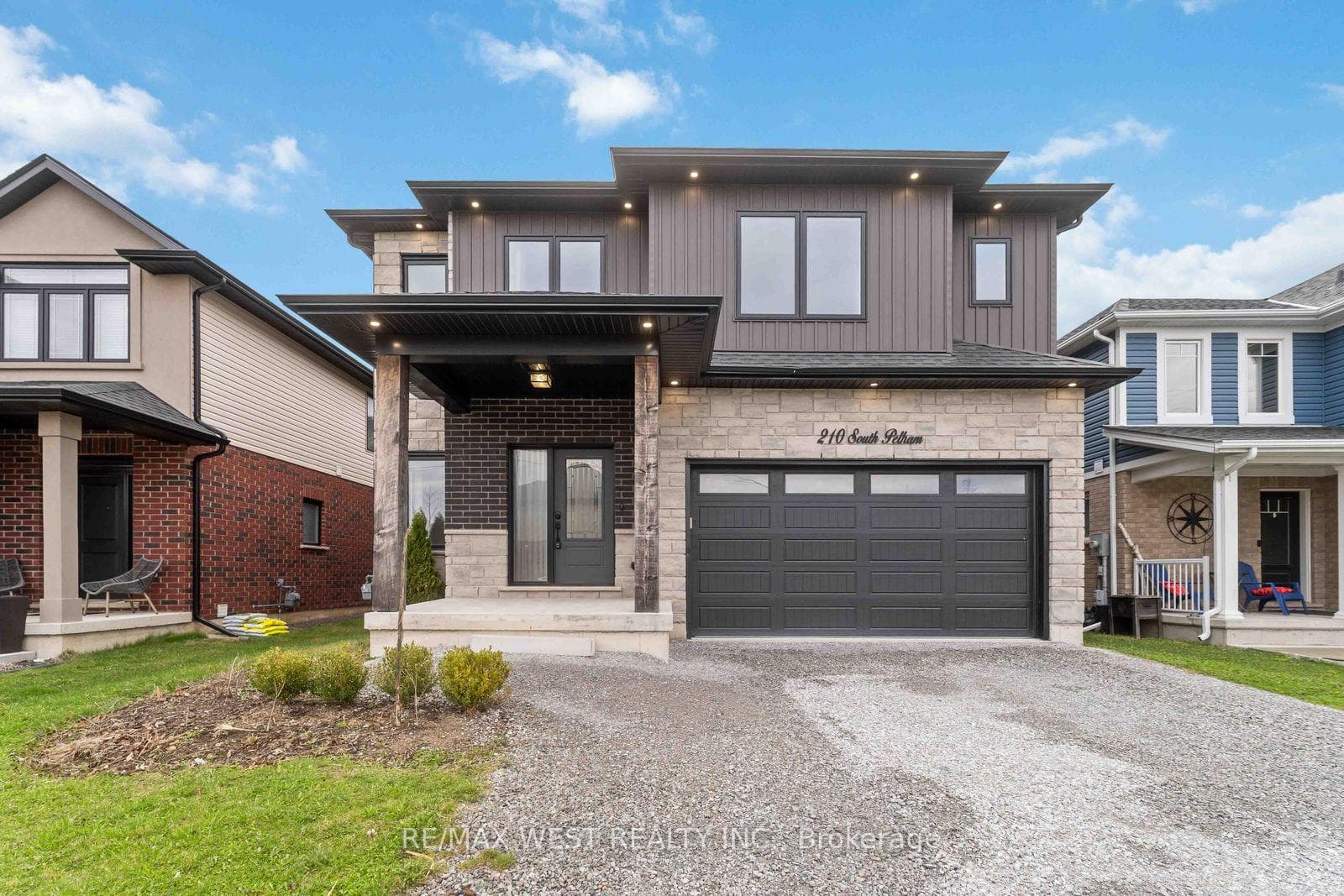 210 South Pelham Road, Welland, ON L3B 5N8 - Photo 1