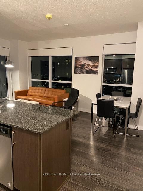 4055 Parkside Village Drive Unit 2918, Mississauga, ON L5B 0K8 - Photo 1