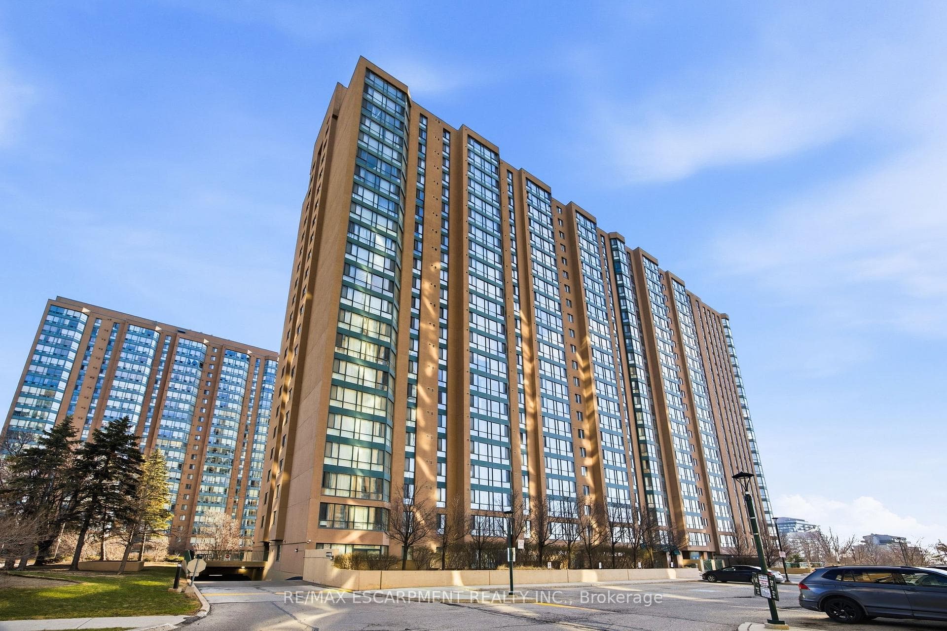 145 Hillcrest Avenue Unit PH1, Mississauga, ON L5B 4B1 - Photo 1