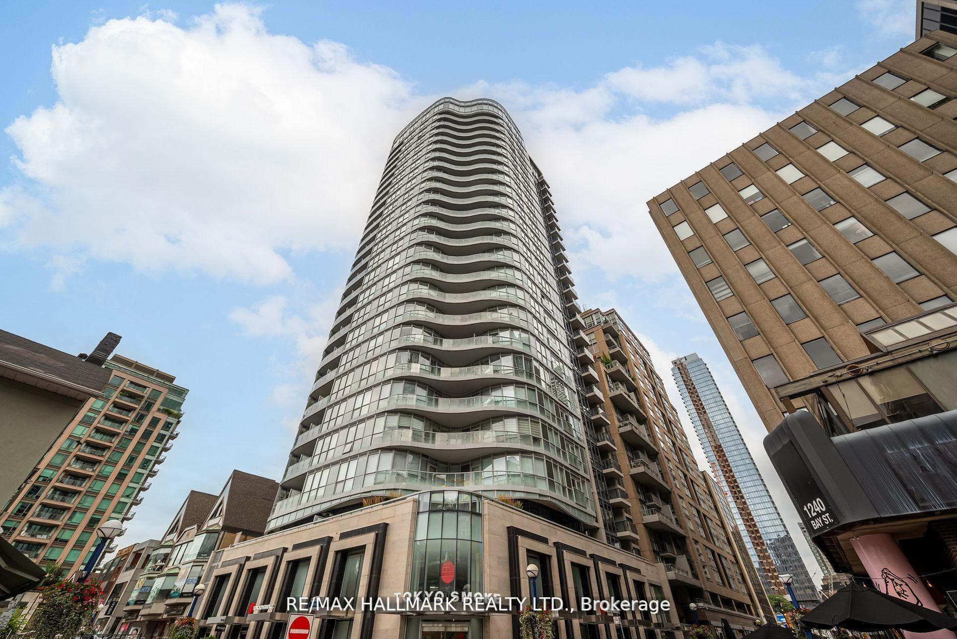 88 Cumberland Street Unit 2001, Annex / Yorkville / Summerhill, ON M5R 1A3 - Photo 1