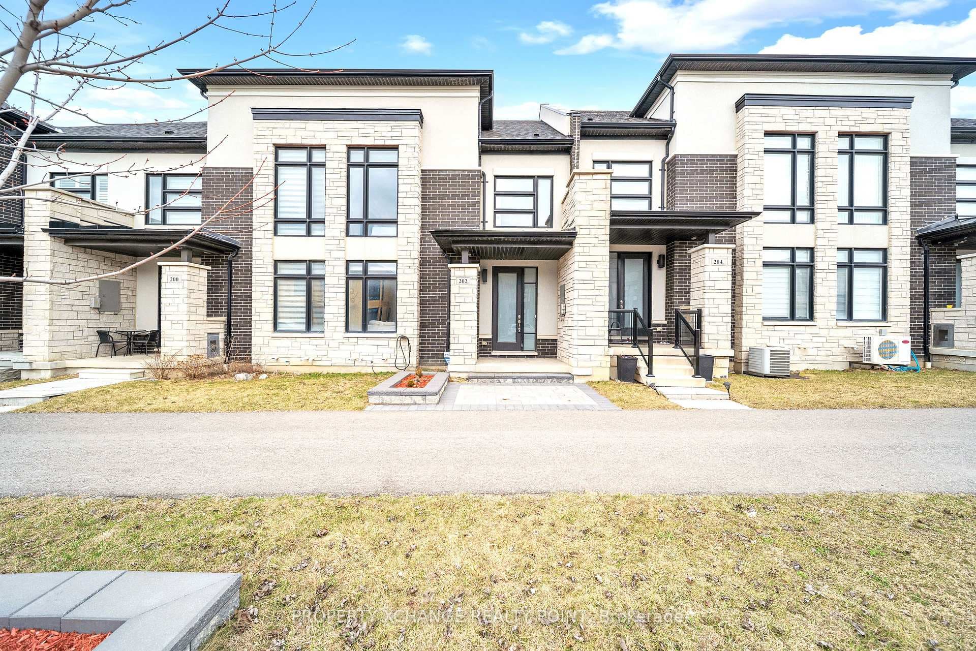 202 Coronation Road, Whitby, ON L1P 0H7 - Photo 1