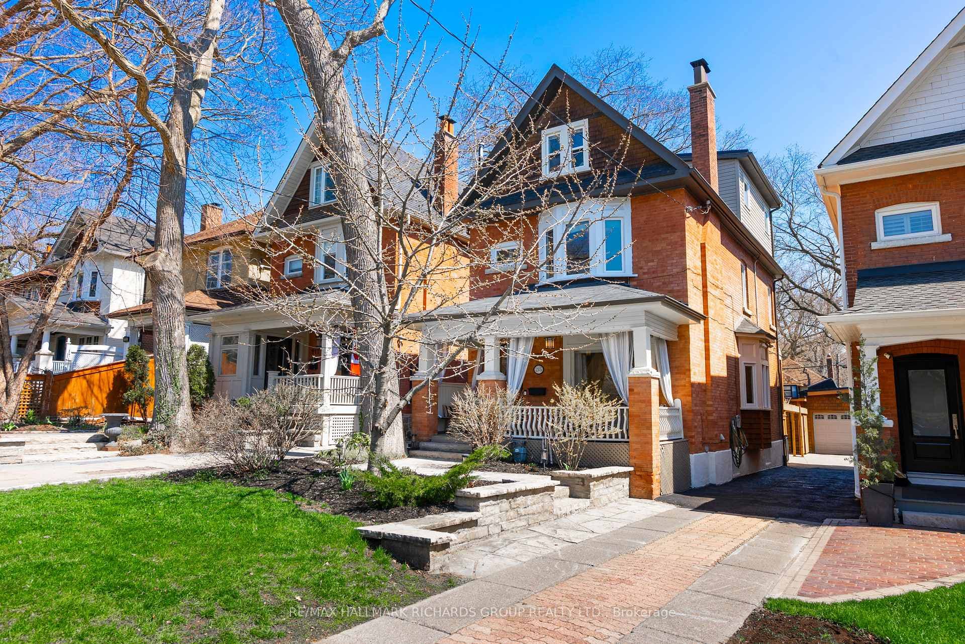 215 Wineva Avenue, The Beaches / Upper Beaches, ON M4E 2T5 - Photo 1