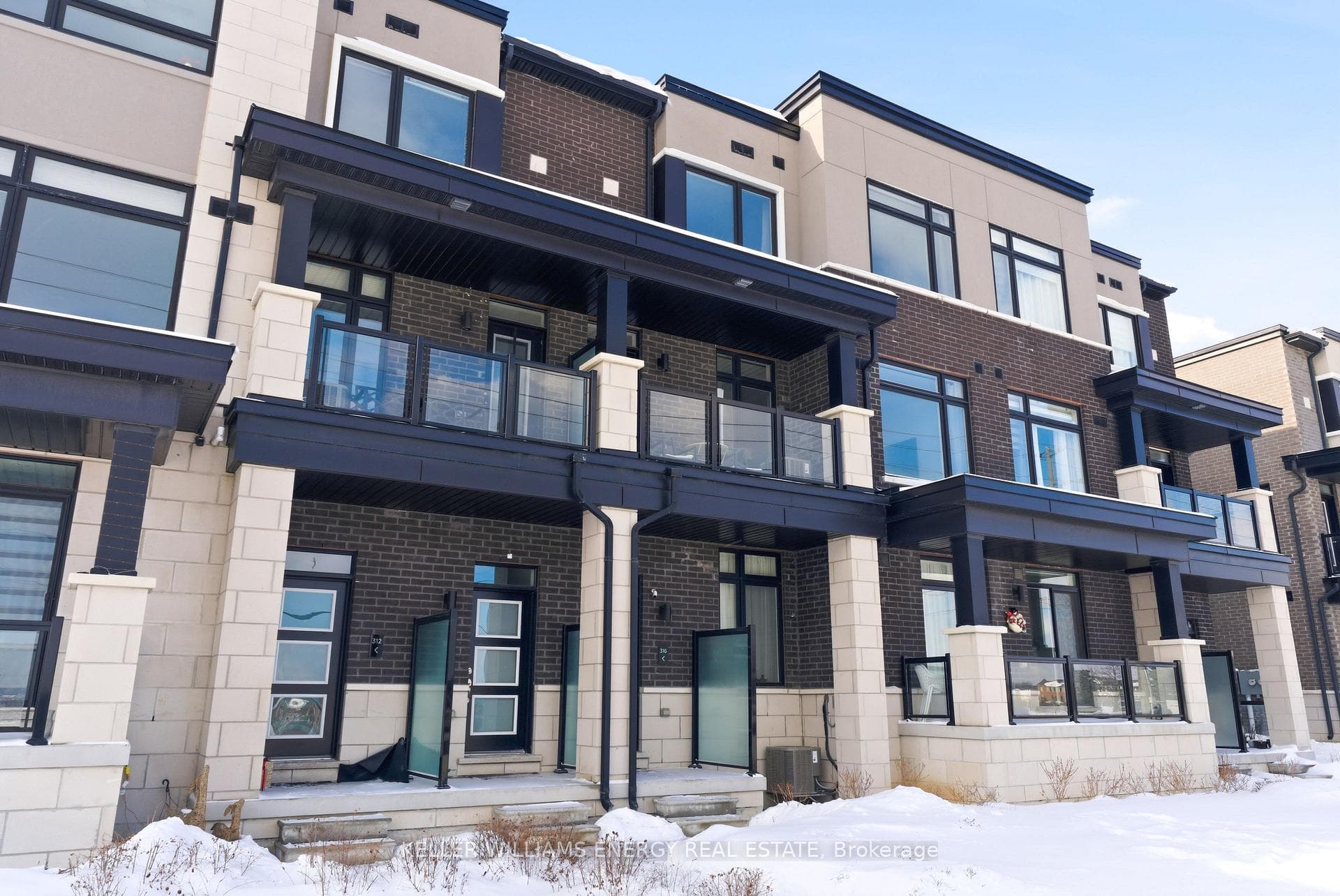 2550 Castlegate Crossing Unit 316, Pickering, ON L1X 0H6 - Photo 1