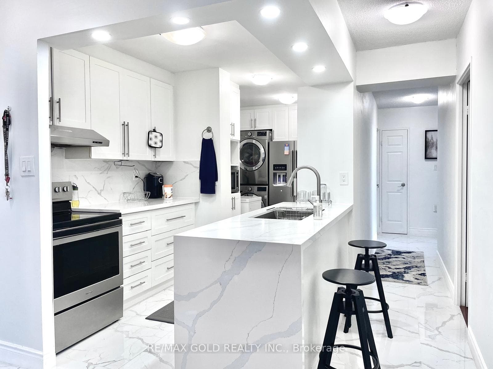 390 Dixon Road Unit 1611, Etobicoke (Kingsview Village / Humber Heights), ON M9R 1T4 - Photo 1