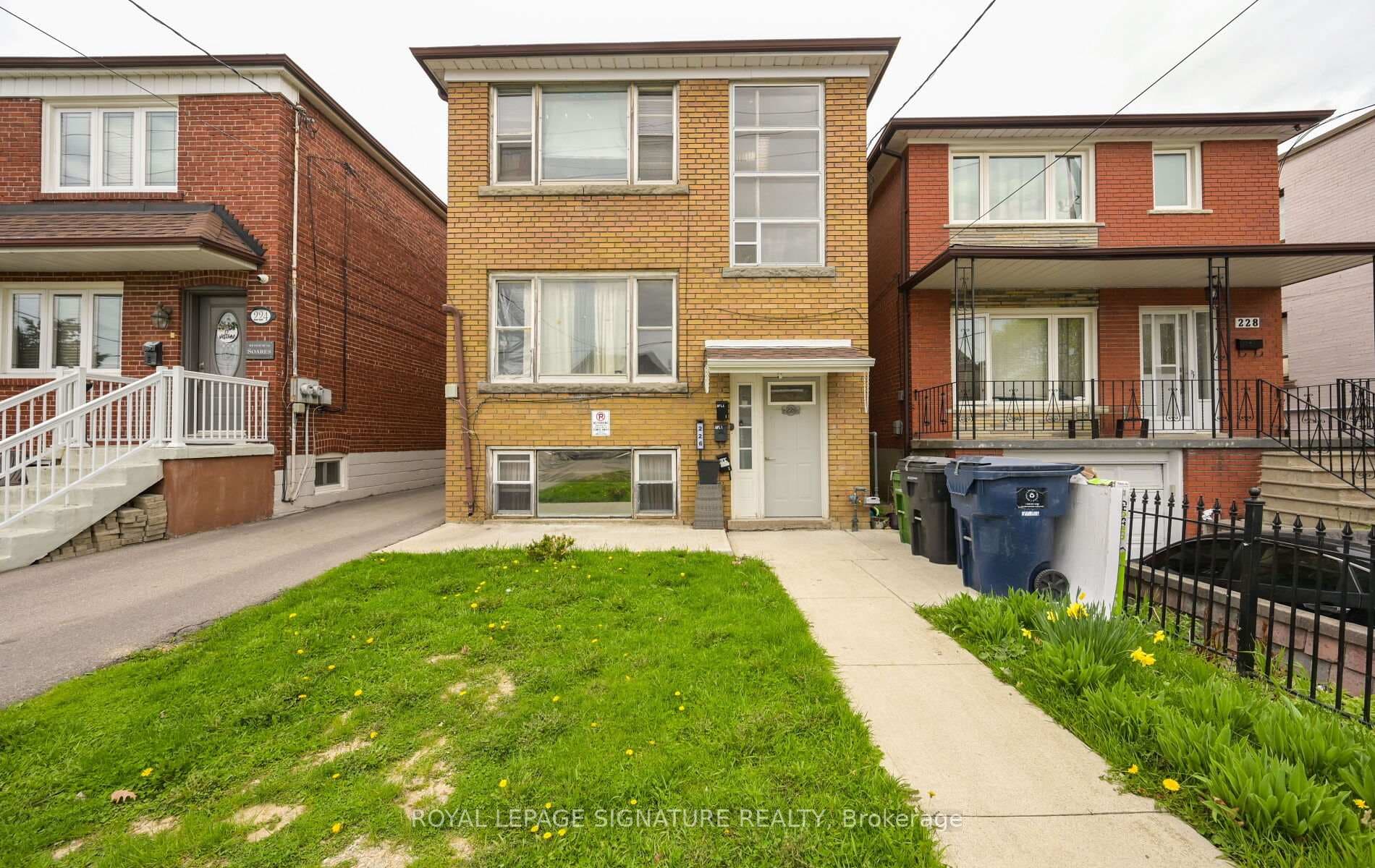 226 Bicknell Avenue, Keelesdale / Eglinton West, ON M6M 4G9 - Photo 1