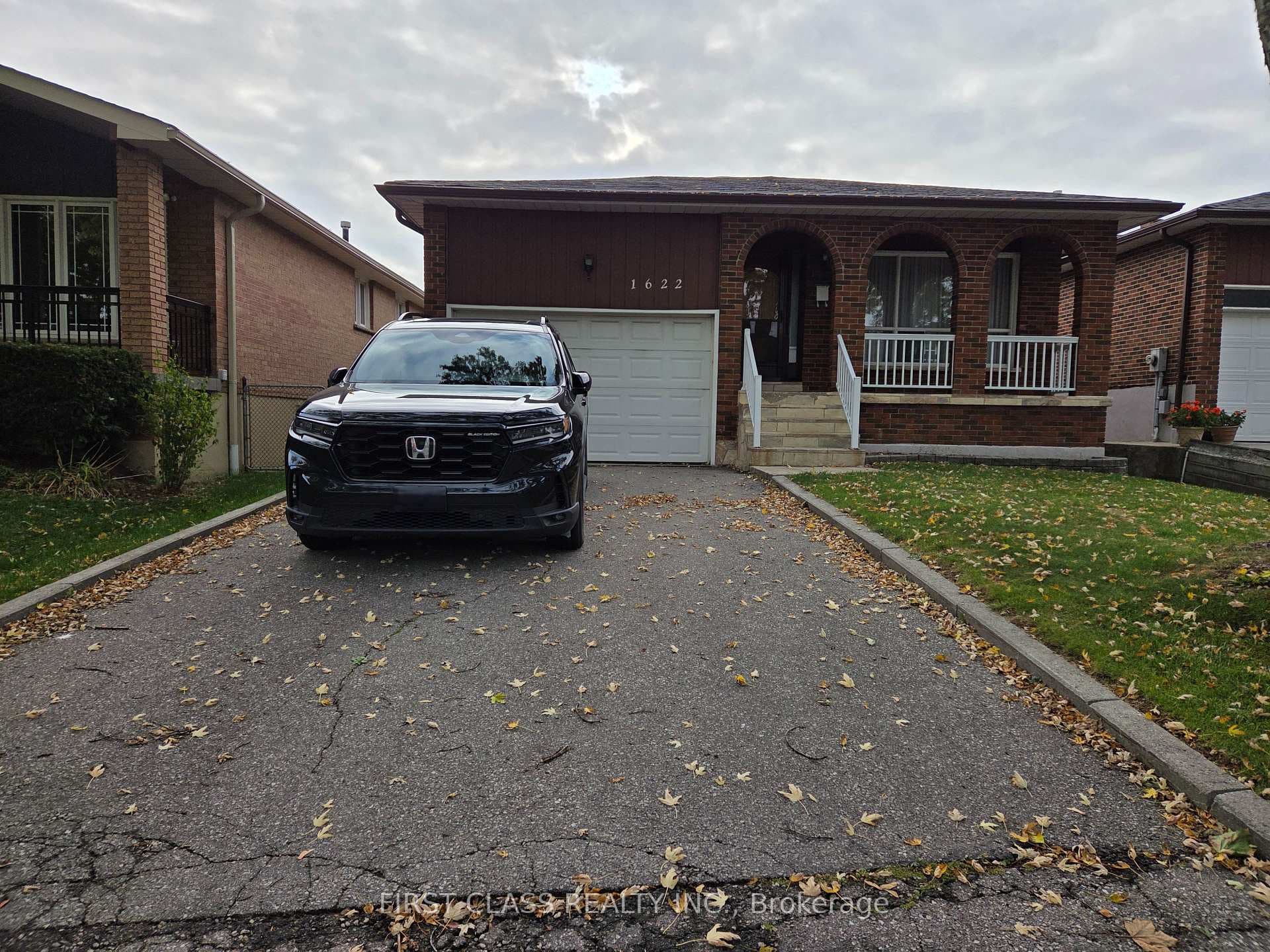 1622 Anworld Court, Mississauga, ON L4W 2V9 - Photo 1