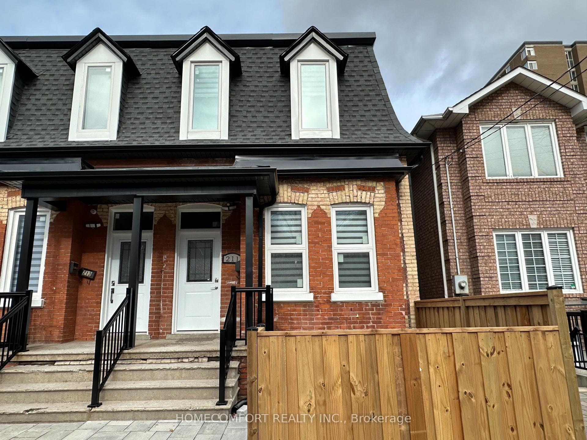 211 Osler Street Unit Lower, Keelesdale / Eglinton West, ON M6N 2Z2 - Photo 1