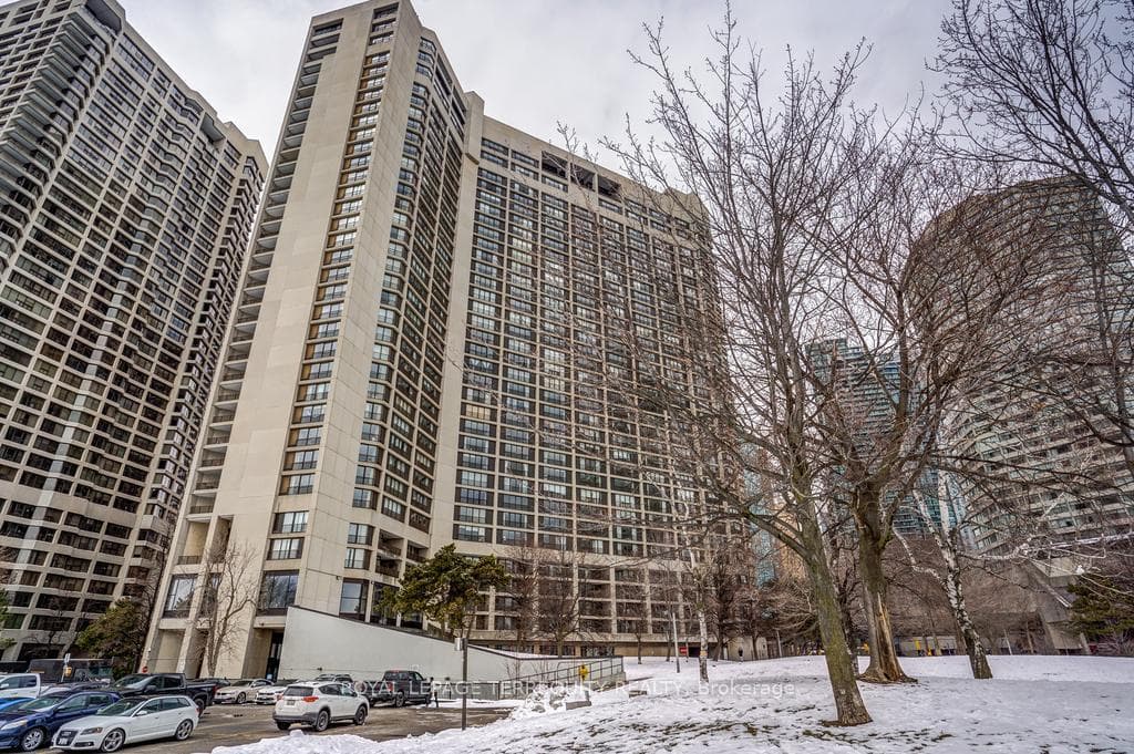 33 Harbour Square Unit 512, Downtown Toronto / Waterfront, ON M5J 2G2 - Photo 1