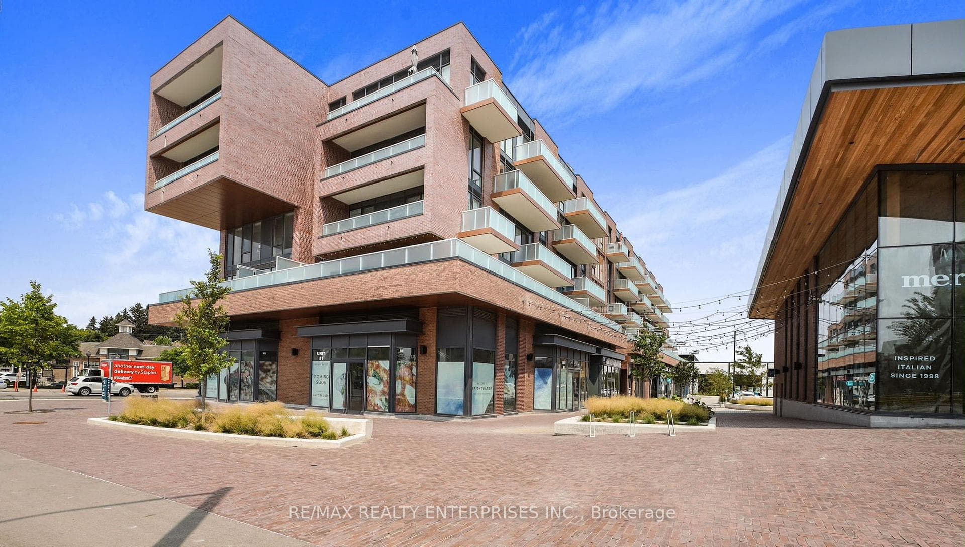 215 Lakeshore Road Unit 429, Mississauga, ON L5H 0A7 - Photo 1