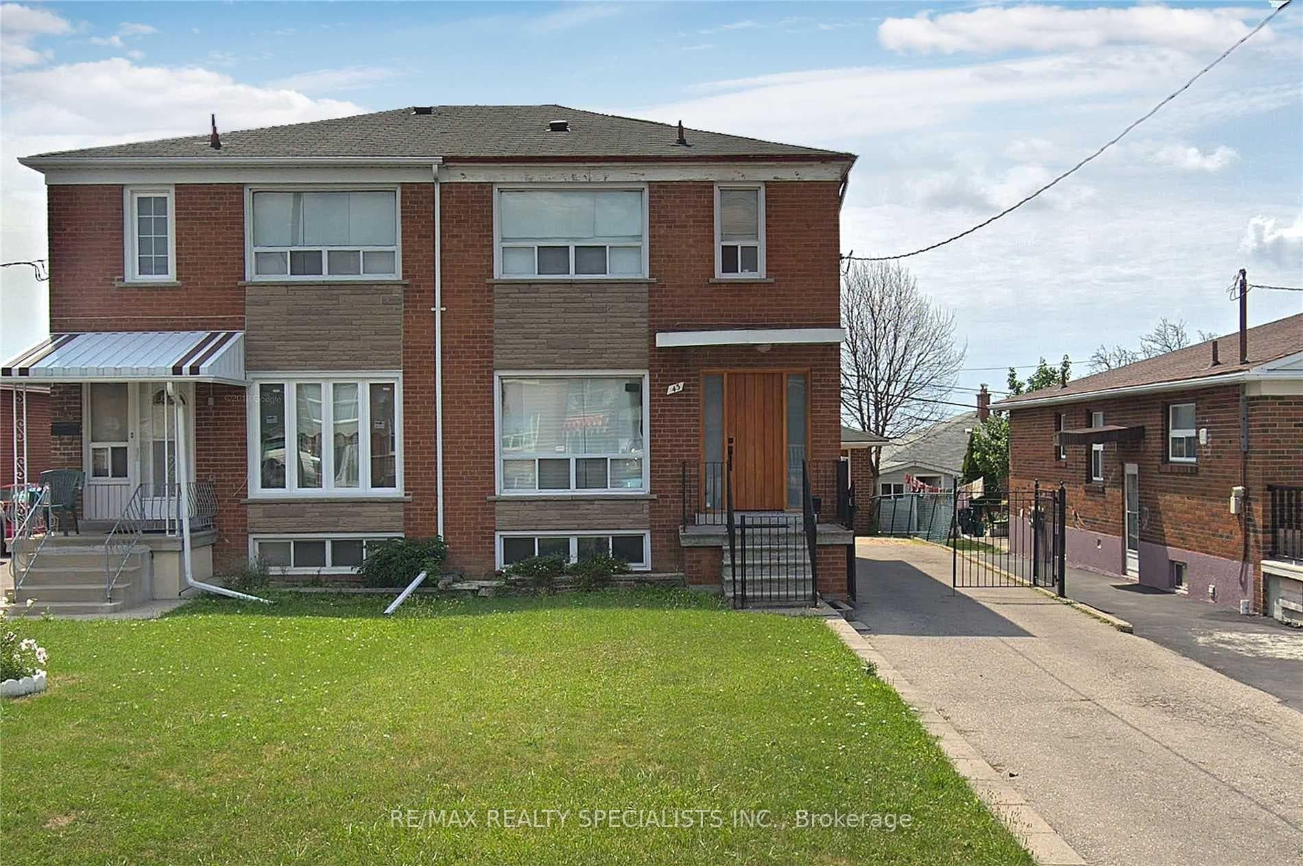 43 Thurrock Road, Downsview / Black Creek, ON M3L 1P5 - Photo 1