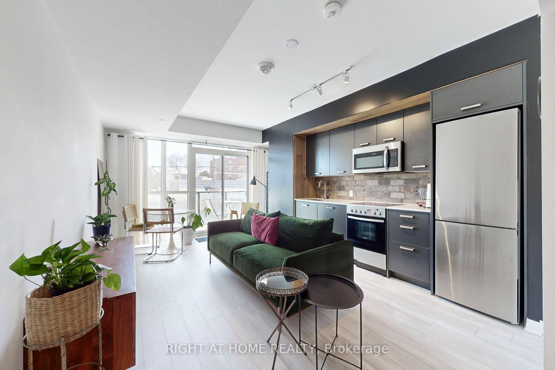 1630 Queen Street Unit 202, The Beaches / Upper Beaches, ON M4L 0B3 - Photo 1