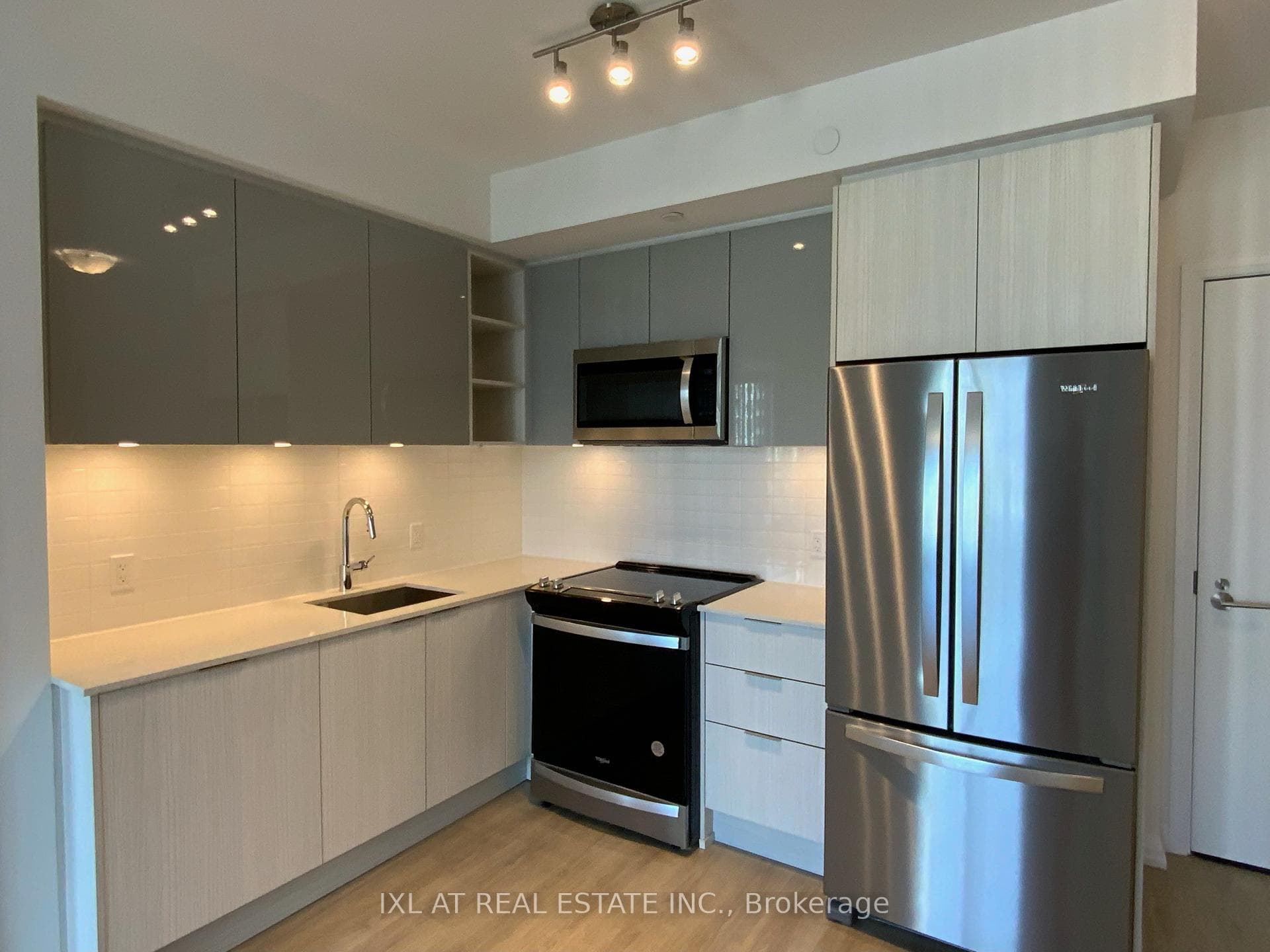 50 Dunfield Avenue Unit 2618, Leaside / Davisville, ON M4S 3A4 - Photo 1