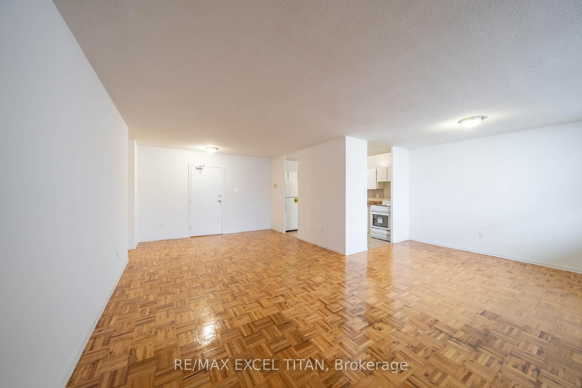 5 Glamorgan Avenue Unit 802, Dorset Park / Kennedy Park, ON M1P 4P1 - Photo 1