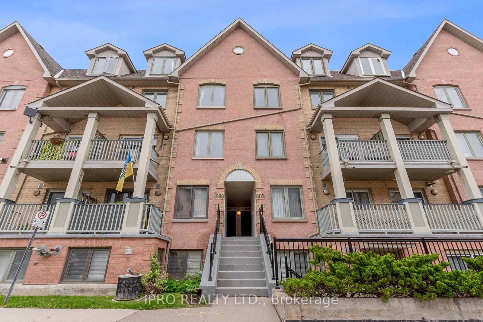 75 Weldrick Road Unit 807, Richmond Hill