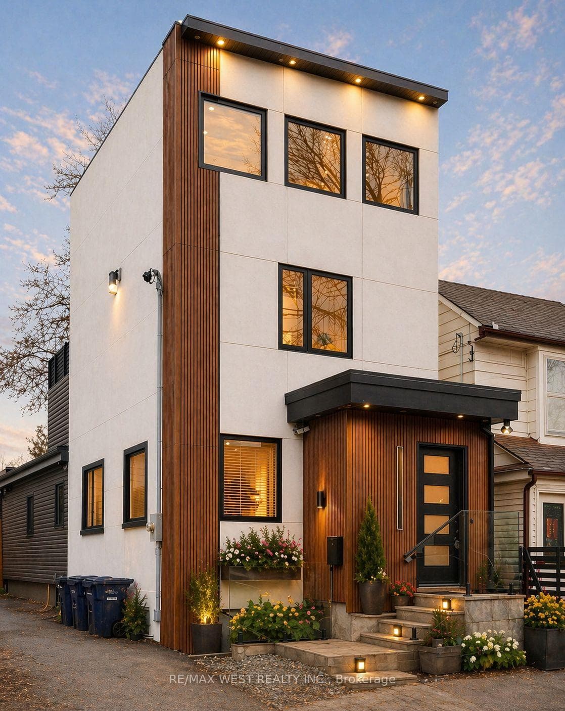 201 Rhodes Avenue, Riverdale / Leslieville, ON M4L 3A2 - Photo 1