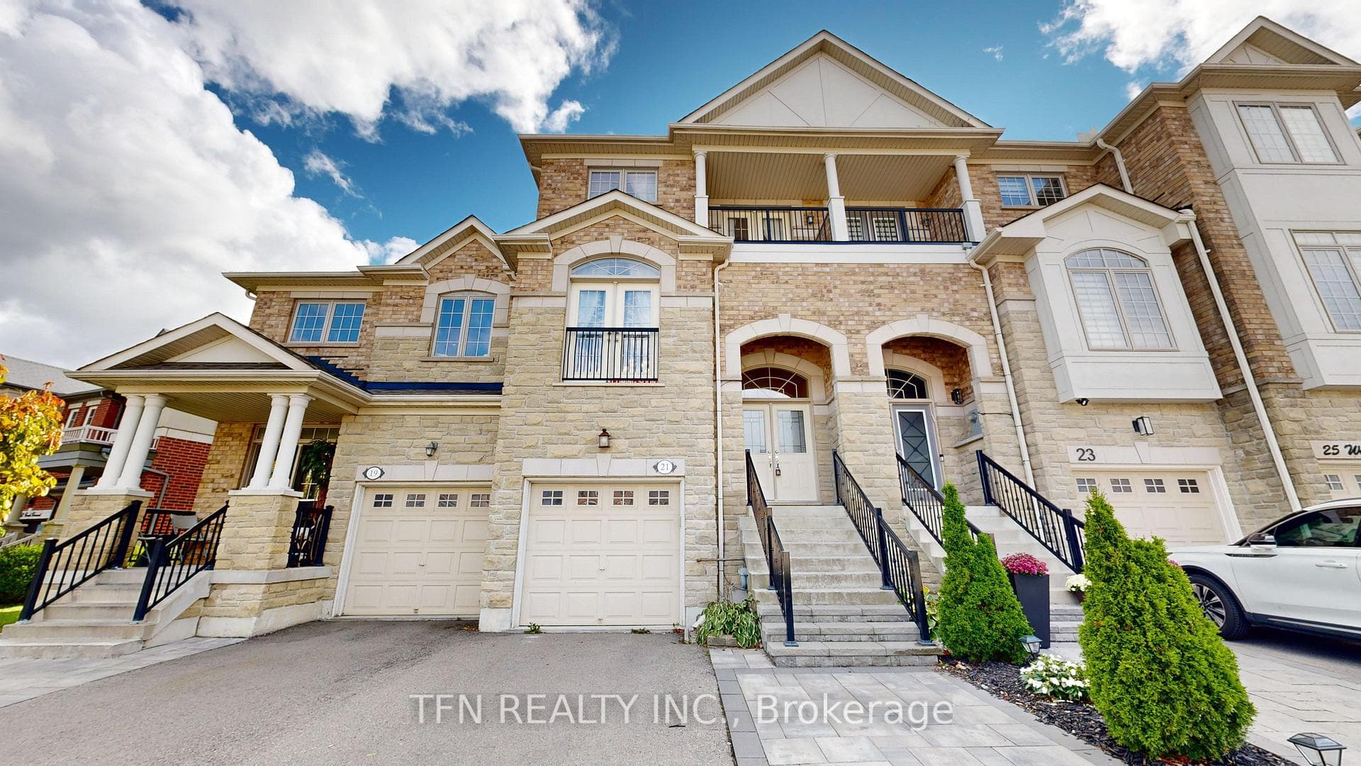 21 Wolf Creek Crescent, Vaughan, ON L6A 4C6 - Photo 1