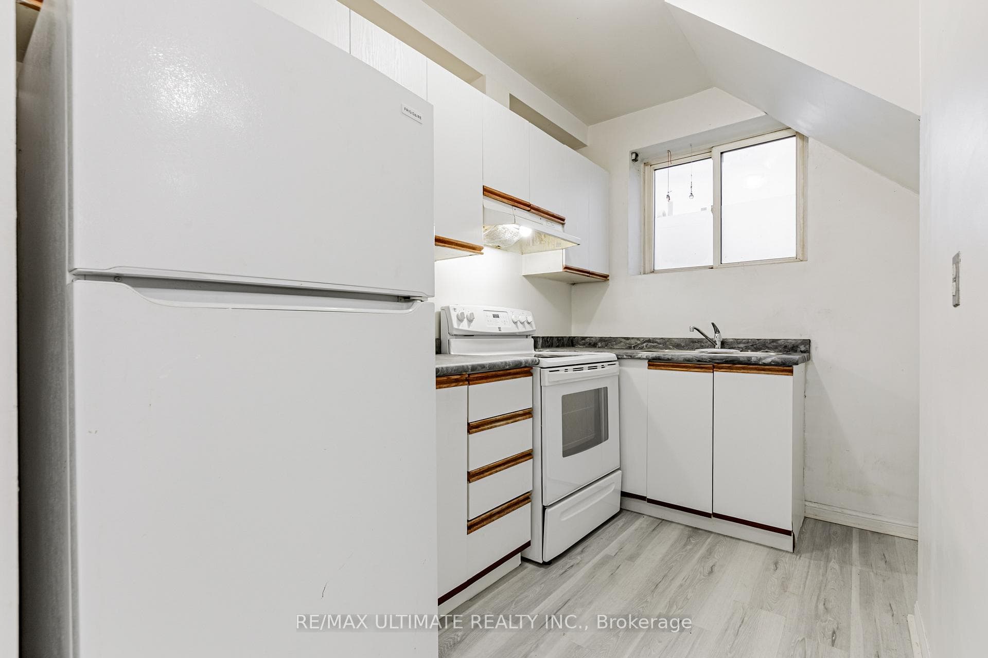 996 Queen Street Unit 4, Riverdale / Leslieville, ON M4M 1K1 - Photo 1