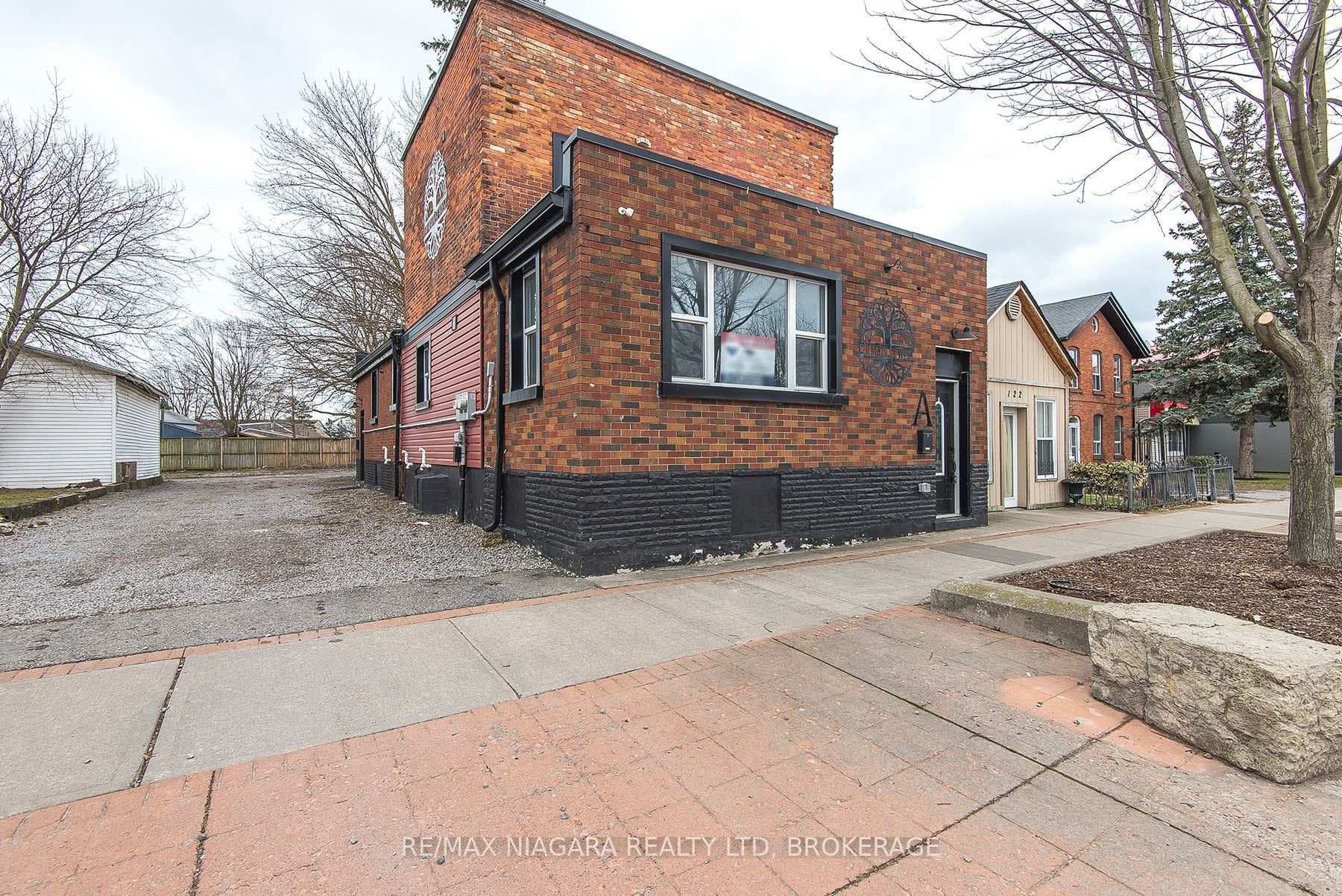 120 Main St W