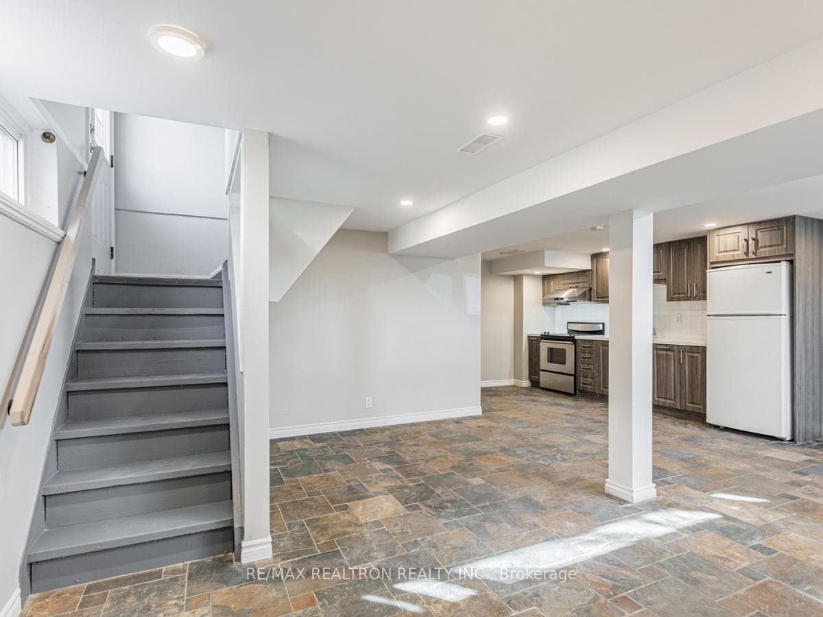72B Dunning Avenue, Aurora, ON L4G 1A3 - Photo 1