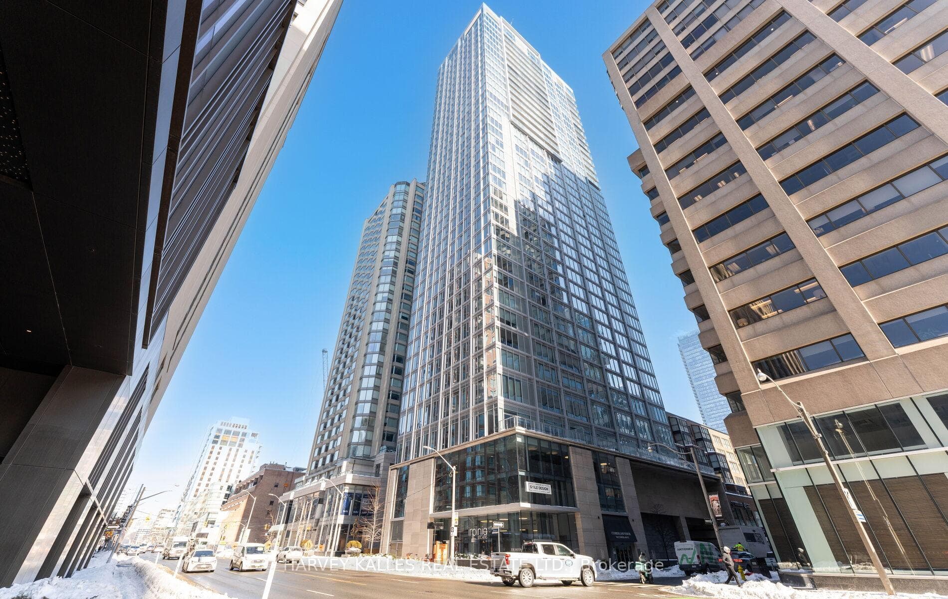 200 Cumberland Street Unit 3502, Annex / Yorkville / Summerhill, ON M5R 0B7 - Photo 1