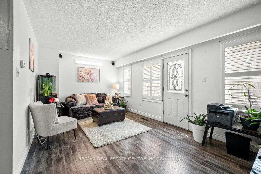7255 Dooley Drive Unit 47, Mississauga, ON L4T 2S7 - Photo 1