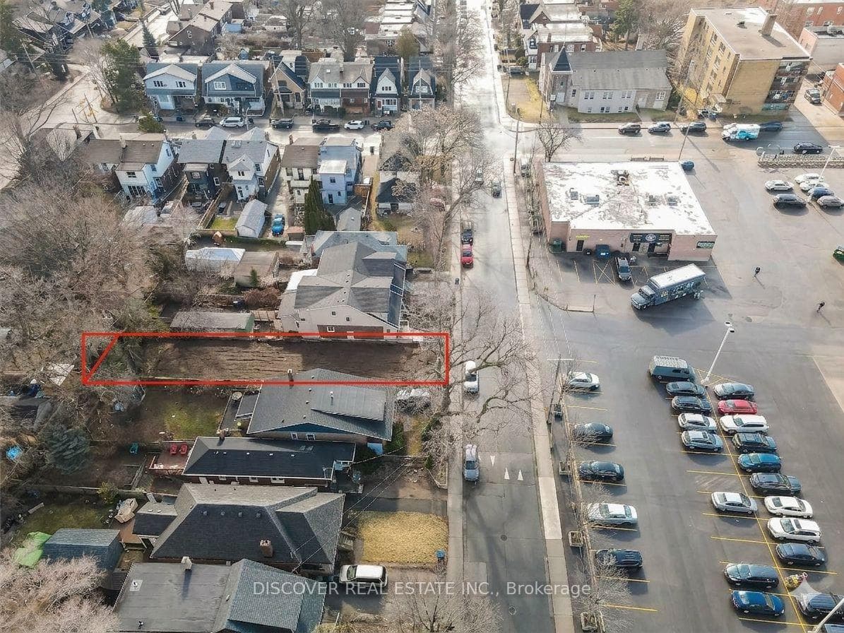 95 Gainsborough Road, Toronto E02