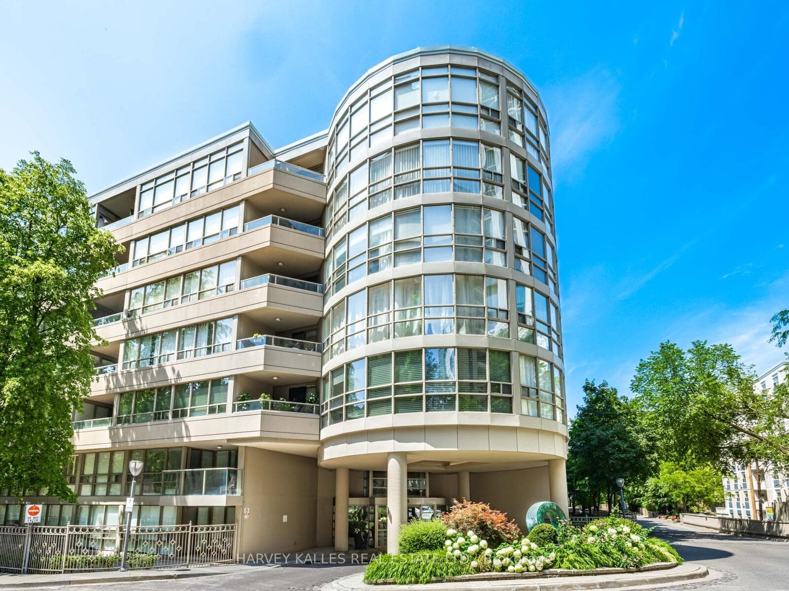 18 Lower Village Gate Unit 108, Forest Hill / Deer Park, ON M5P 3M1 - Photo 1