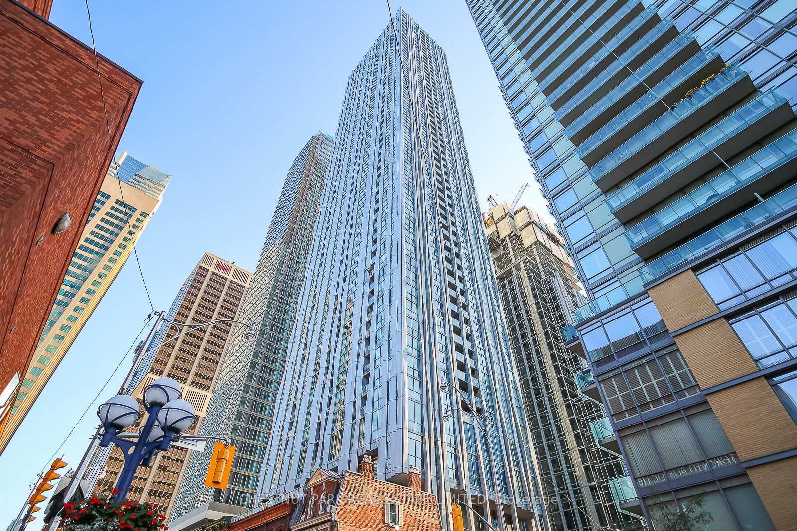 1 Yorkville Avenue Unit 2802, Annex / Yorkville / Summerhill, ON M4W 0B1 - Photo 1