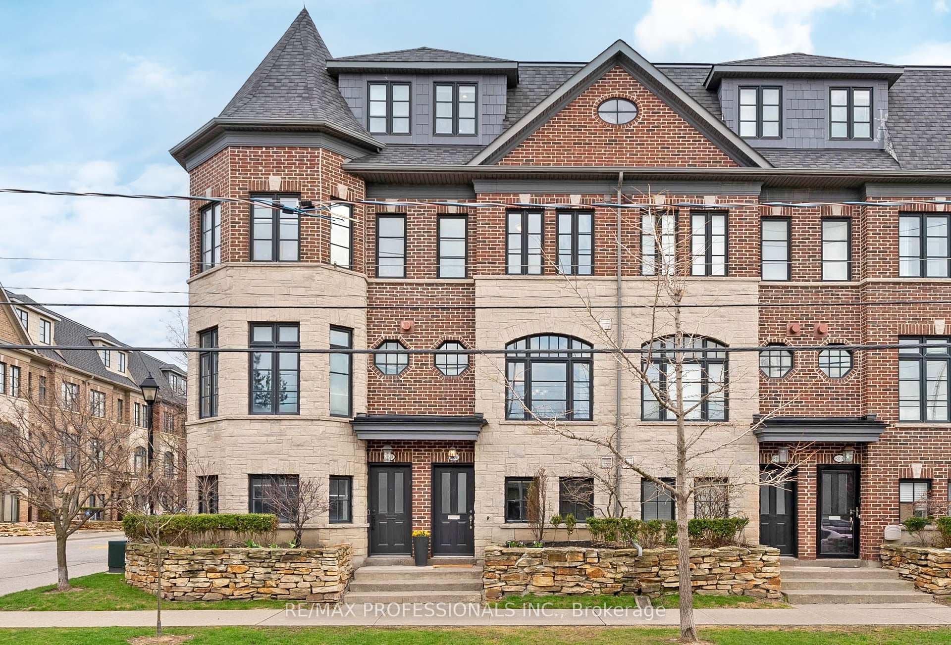 819B Oxford Street, Liberty Village / Parkdale / South Parkdale, ON M8Z 0B3 - Photo 1