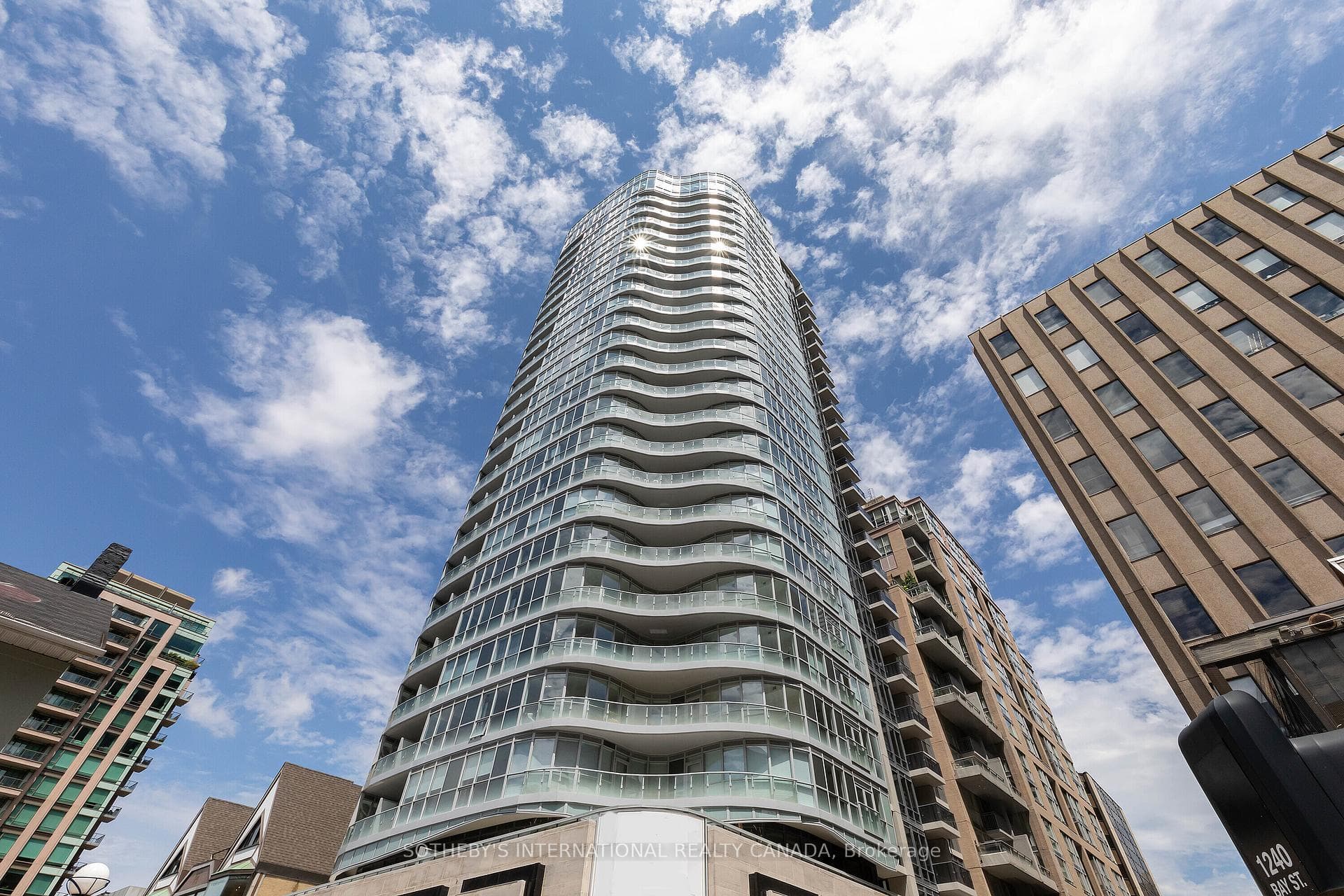 88 Cumberland Street Unit 906, Annex / Yorkville / Summerhill, ON M5R 0C8 - Photo 1