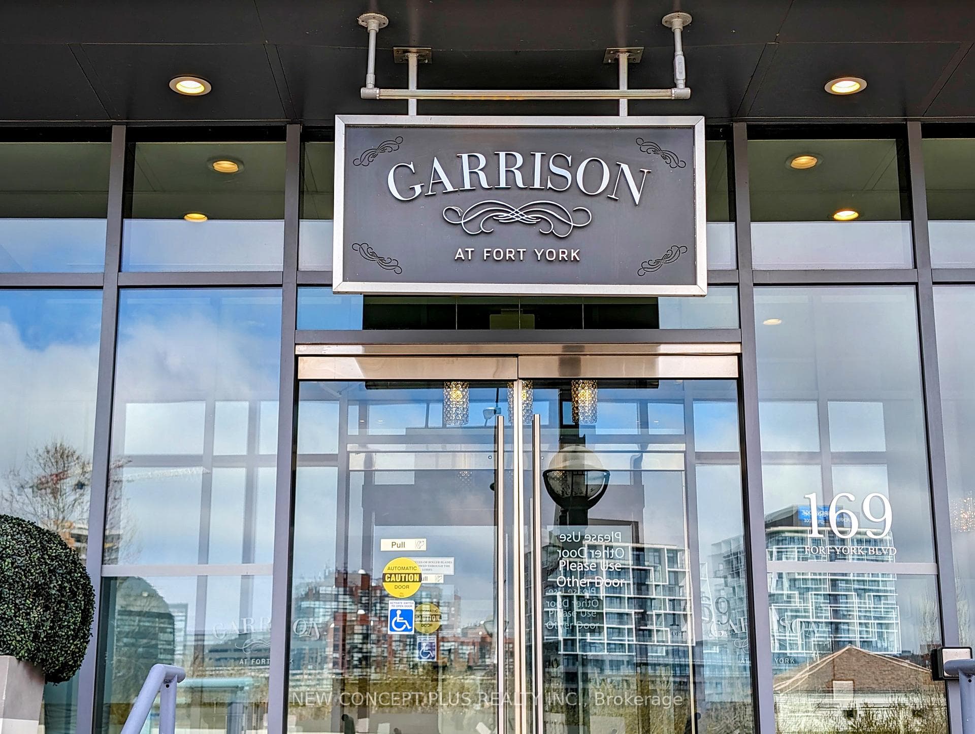 169 Fort York Boulevard Unit 1006, Downtown Toronto / Waterfront, ON M5V 0C8 - Photo 1