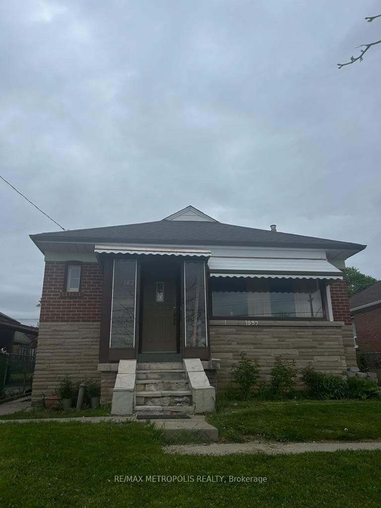 1837 Victoria Park Avenue Unit Main, Dorset Park / Kennedy Park, ON M1R 1T4 - Photo 1