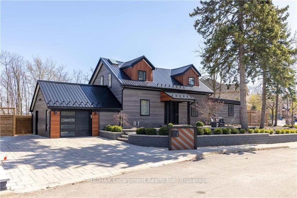 676 Bayshore Boulevard, Burlington, ON L7T 1T2 - Photo 1