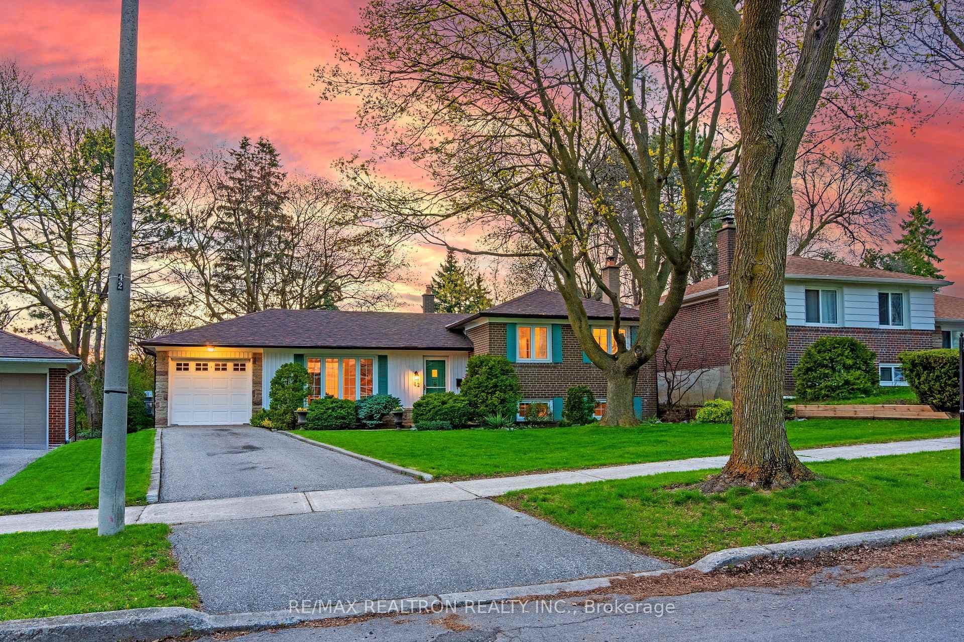42 Resolution Crescent, Hillcrest Village / Bayview Village, ON M2H 1N4 - Photo 1