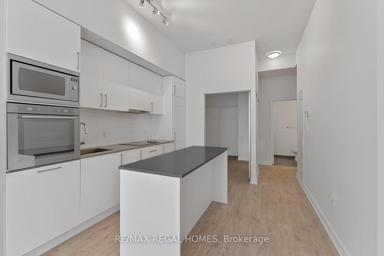 576 Front Street Unit 821E, Downtown Toronto / Waterfront, ON M5V 0P8 - Photo 1