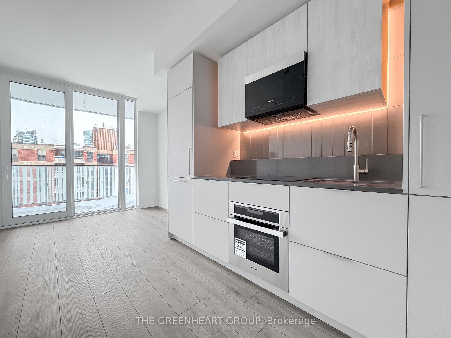 1 Fairview Road Unit 807, Mississauga, ON L5A 4C6 - Photo 1