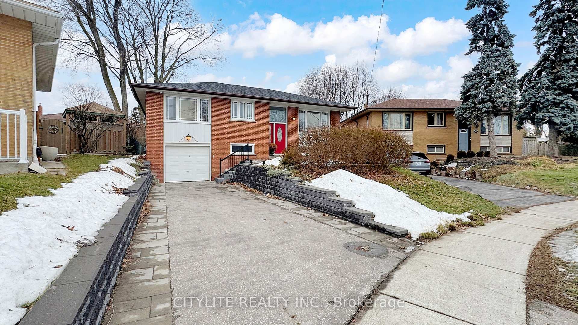 16 Panama Court, Scarborough (West Hill / Highland Creek), ON M1H 1W9 - Photo 1