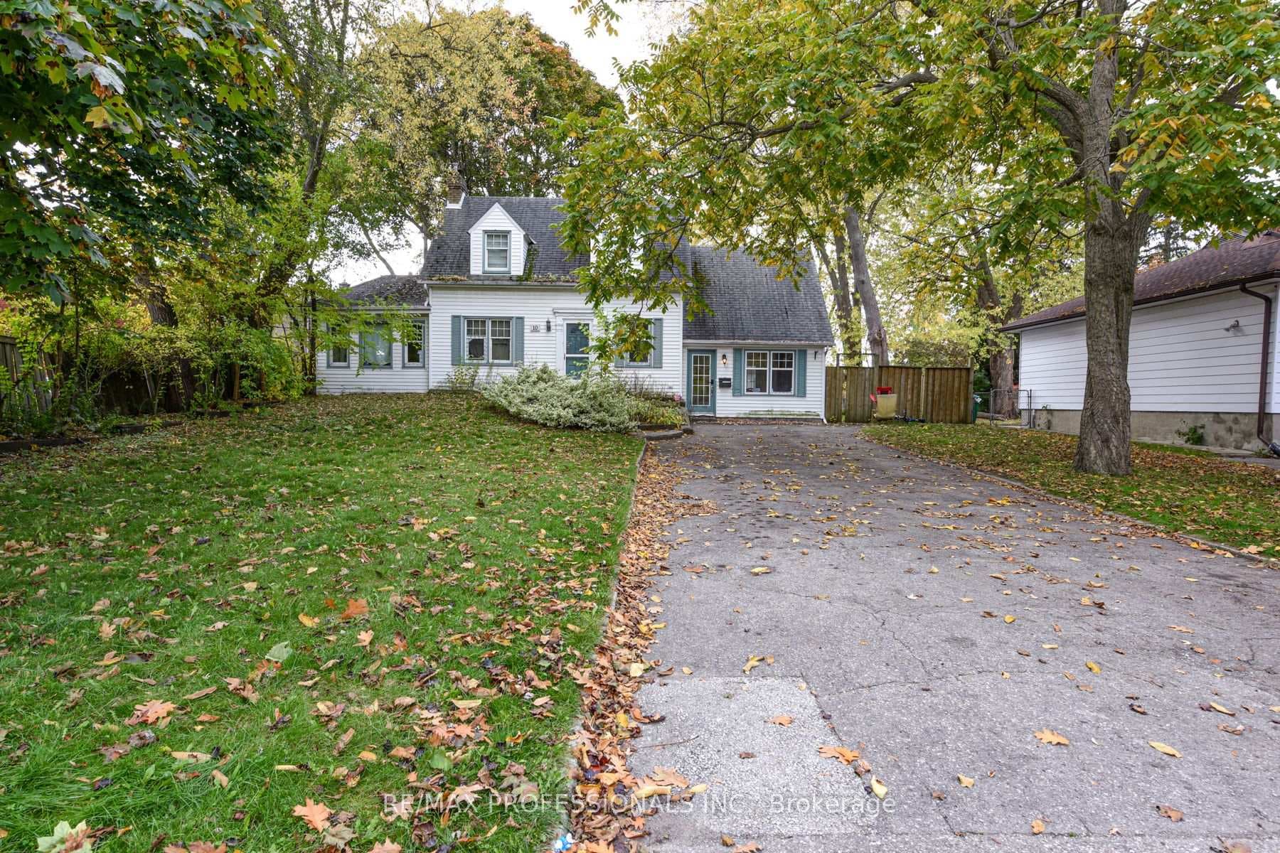 10 Broadview Avenue, Mississauga, ON L5H 2S9 - Photo 1