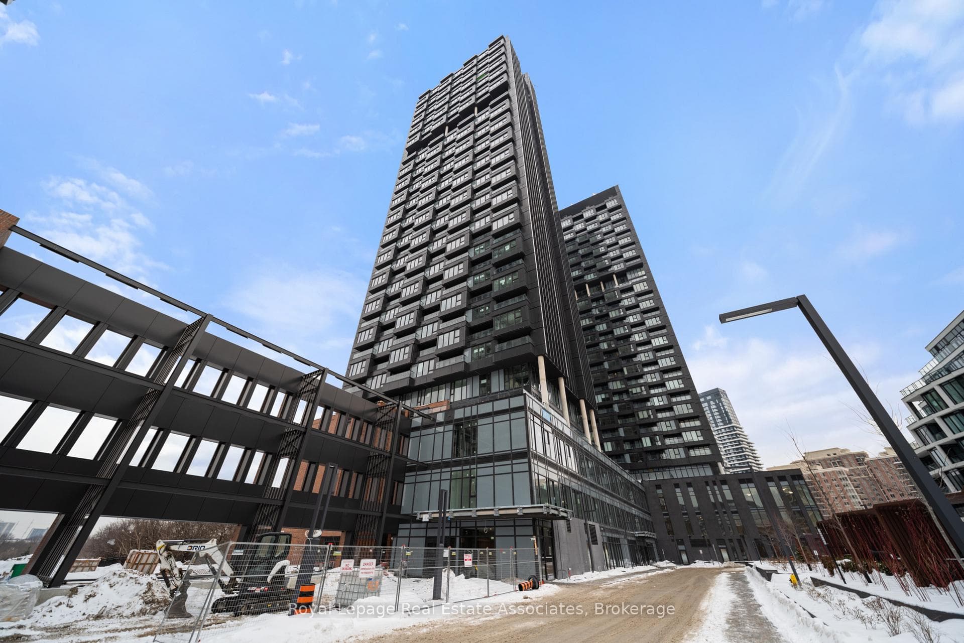 1 Quarrington Lane Unit 1004, Don Mills / Parkwoods / Victoria Village, ON M3C 0S4 - Photo 1