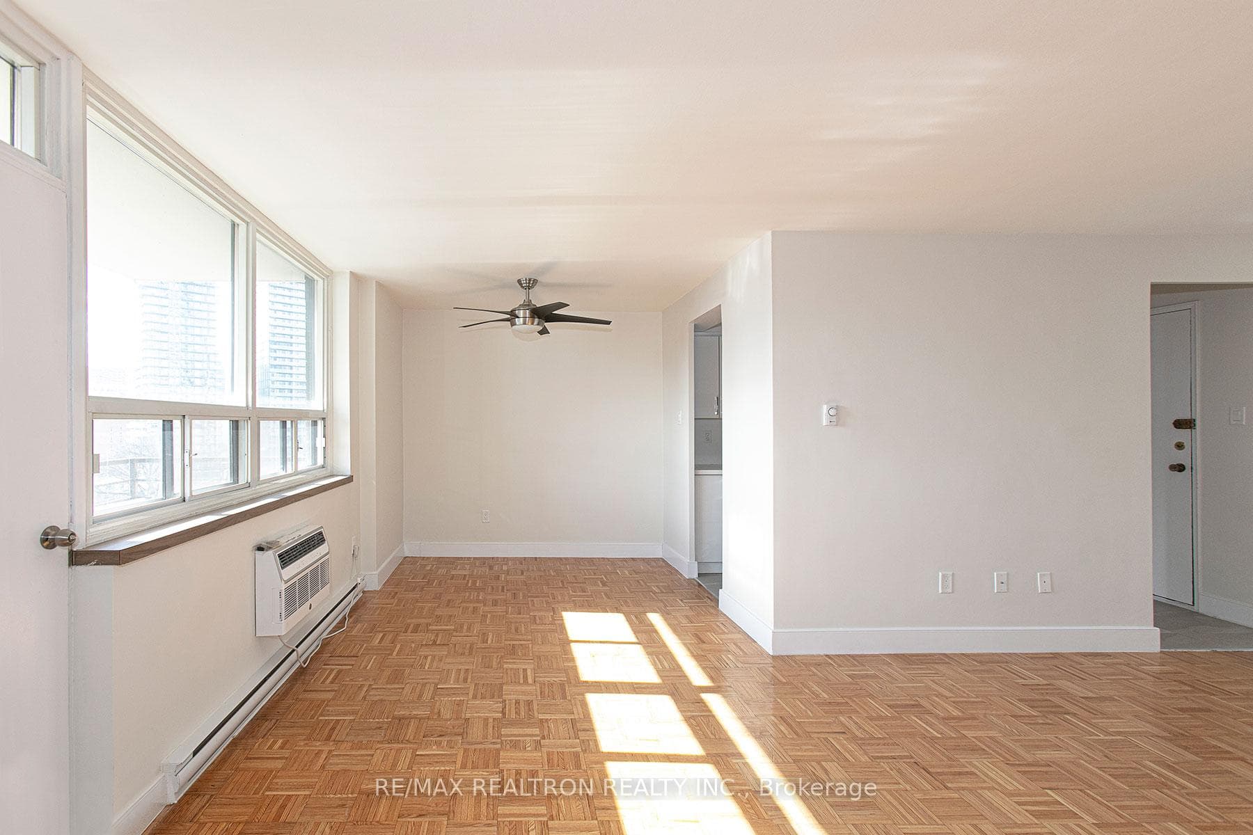 55 Isabella Street Unit 1006, Regent Park / Cabbagetown / St. James Town, ON M4Y 1M8 - Photo 1