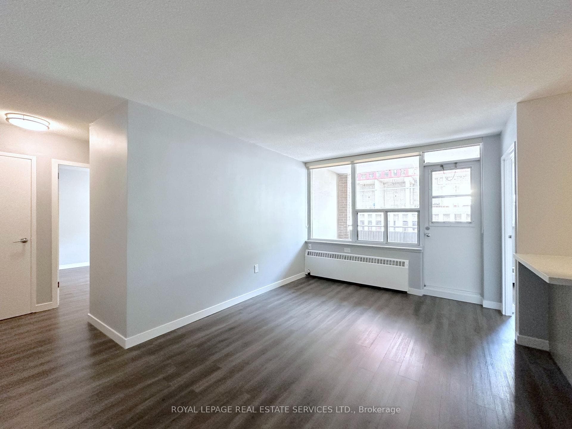 255 Main Street Unit 915, The Beaches / Upper Beaches, ON M4C 4X2 - Photo 1