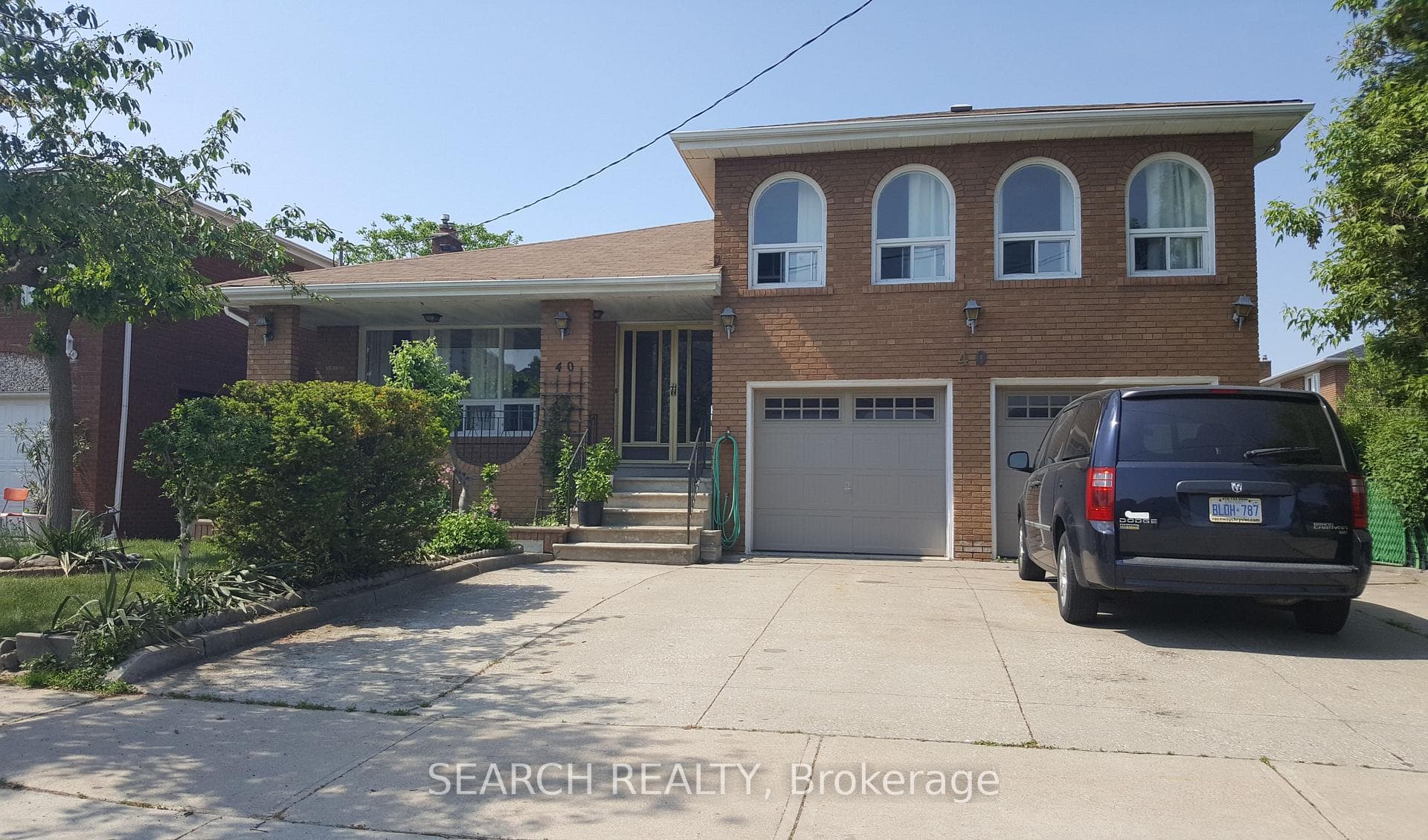 40 St Andrews Boulevard Unit Main & Upper, Etobicoke (Kingsview Village / Humber Heights), ON M9R 1W1 - Photo 1