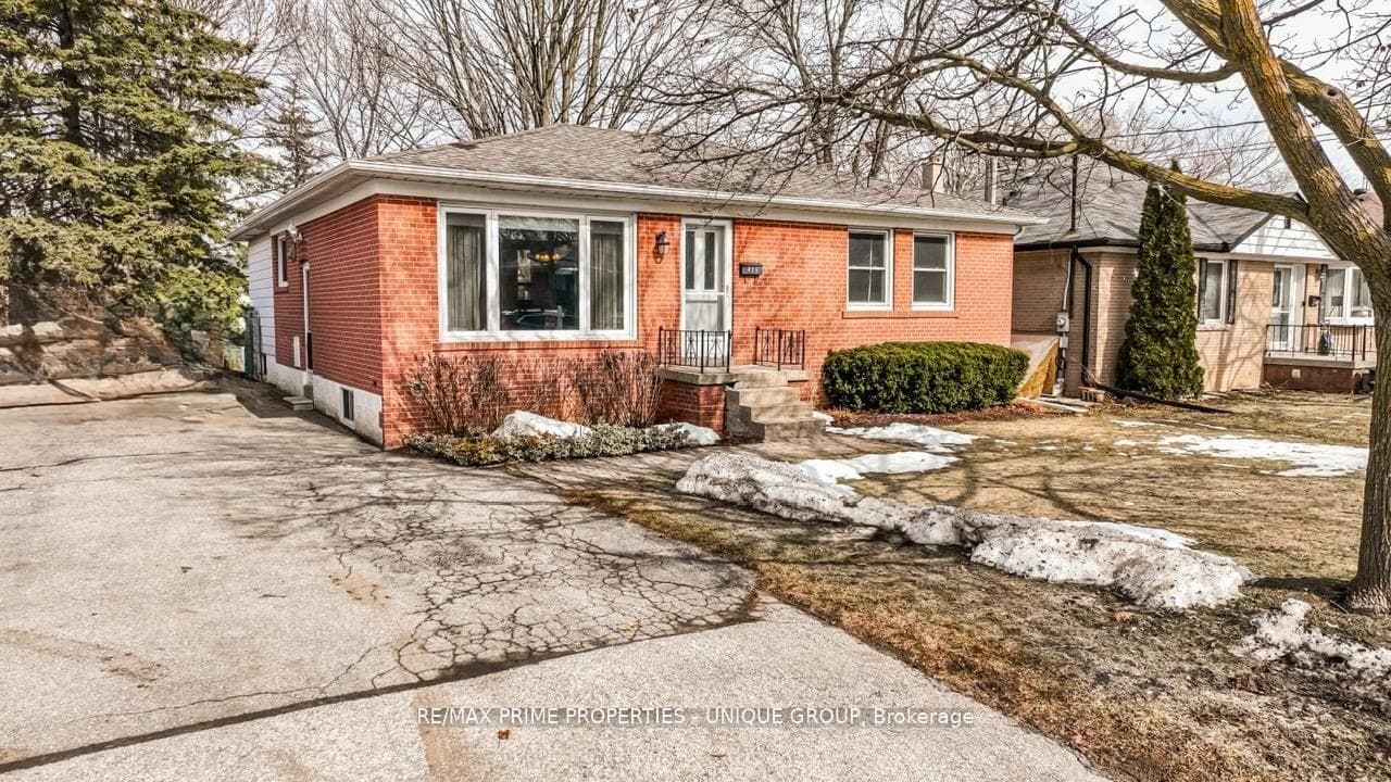 425 Centre Street, Richmond Hill