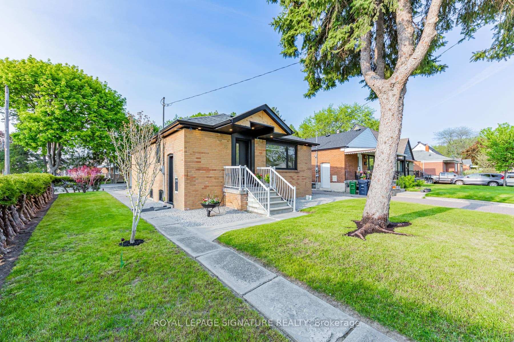 16 Boem Avenue, Dorset Park / Kennedy Park, ON M1R 3T1 - Photo 1