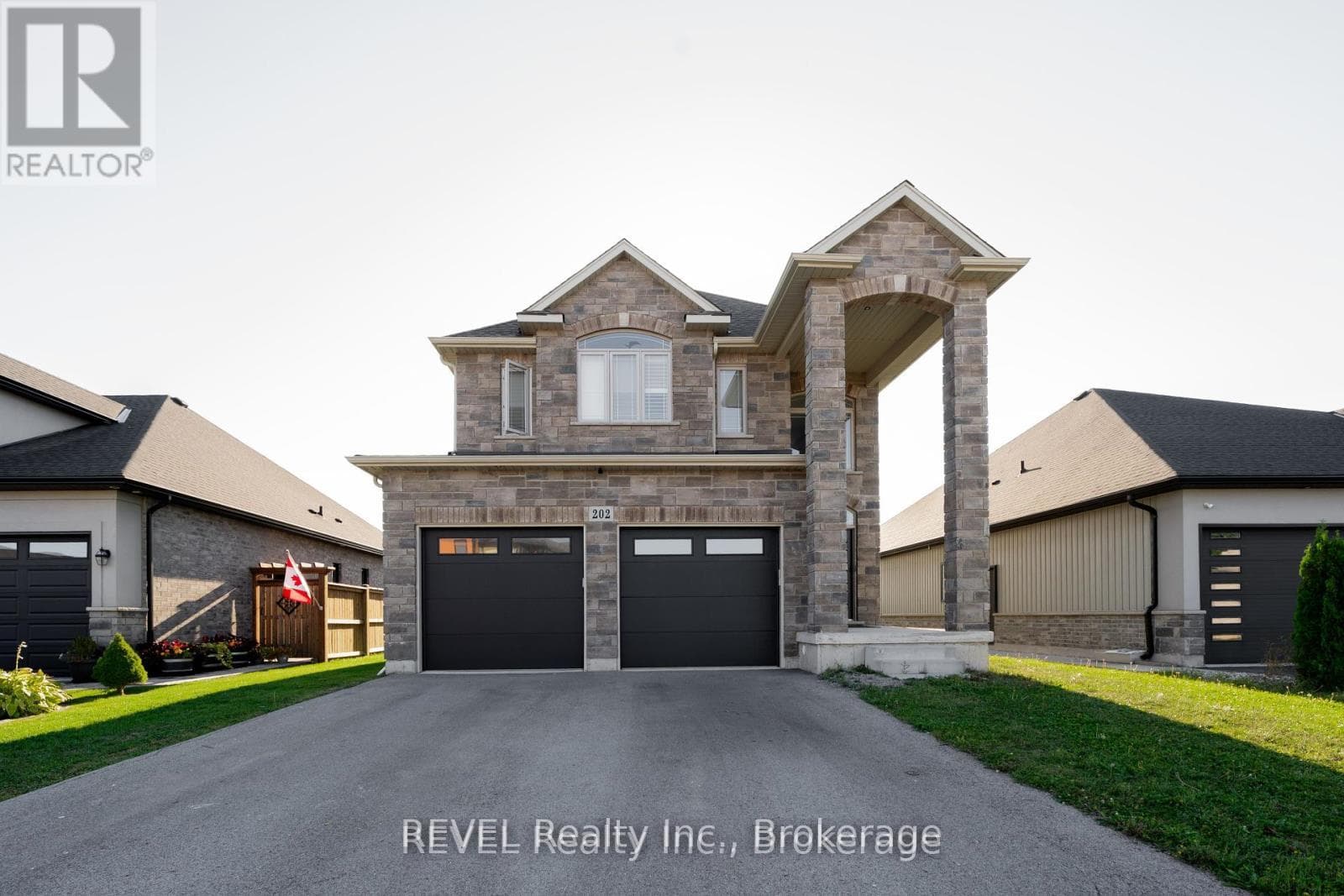 202 Viger Drive Unit Upper, Welland, ON L3B 5E9 - Photo 1